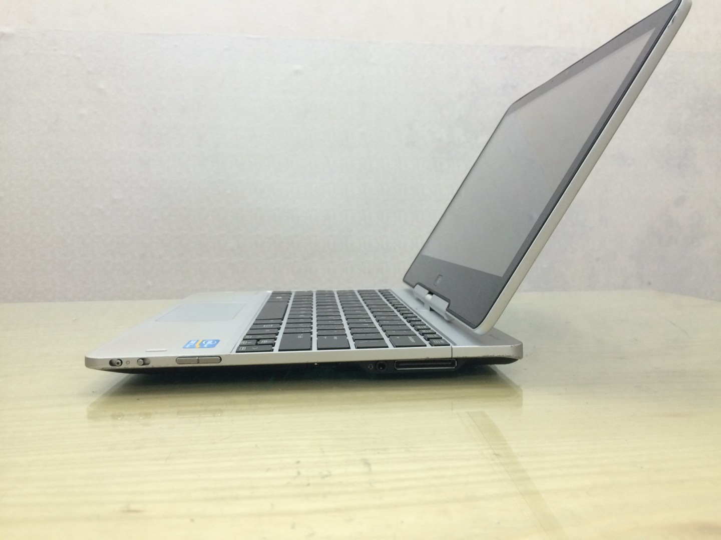 Laptop hp elitebook 810G1 với thiết kế rất đặc biệt và nổi bật